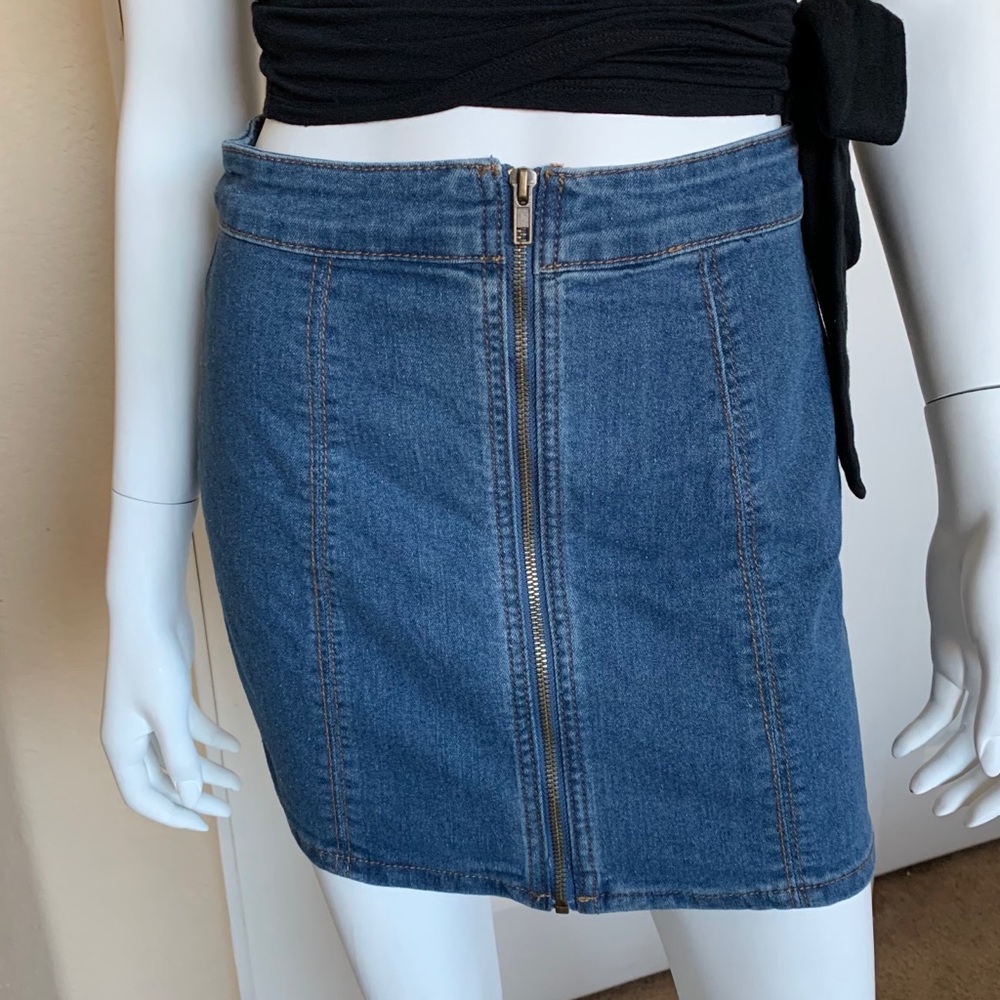 Forever 21 denim mini skirt with zipper front